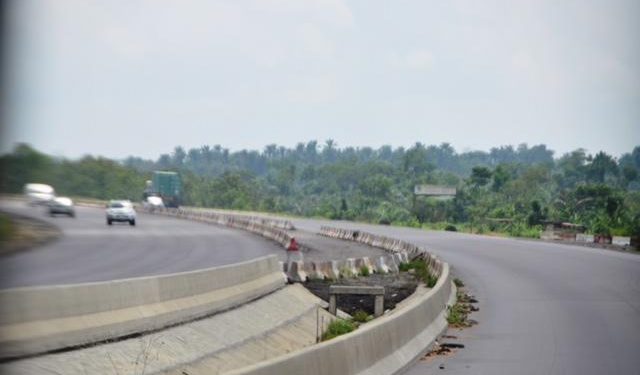 FG: Contractors to suspend work on Lagos-Ibadan road to ease movement during yuletide