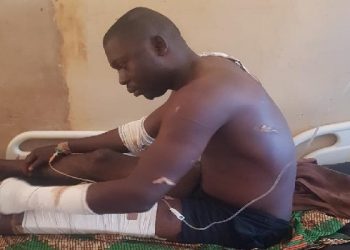 Labour Party chieftain stabbed by thugs for pasting posters in Osun