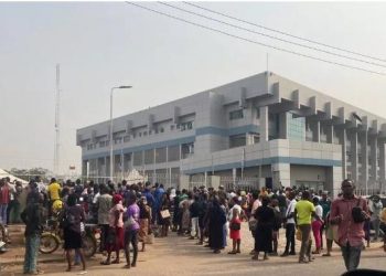 Police take over Ondo CBN office as residents protest banks’ rejection of old naira notes
