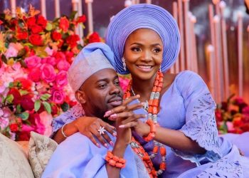 Your papa’ – Adekunle Gold slams Simi as she considers ‘dumping’ him