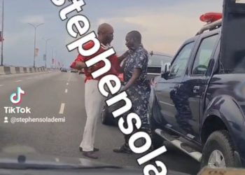 See full video of singer, Seun Kuti pushing, slapping a police officer 
