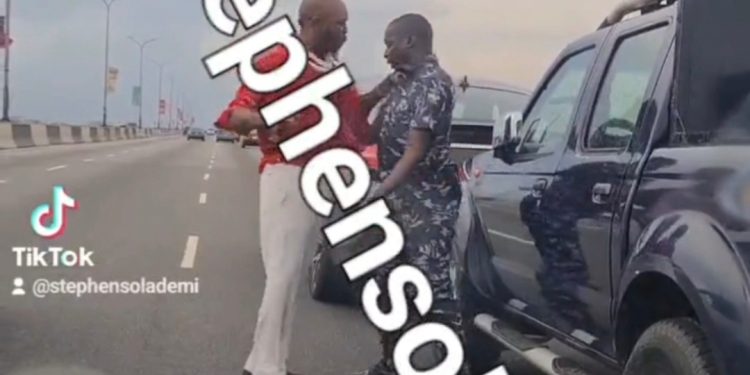 See full video of singer, Seun Kuti pushing, slapping a police officer 