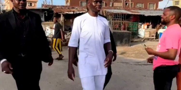 Up Gunners: Nigerian football fans scream after spotting Arsenal star, Bukayo Saka at Somolu in Lagos state (video)