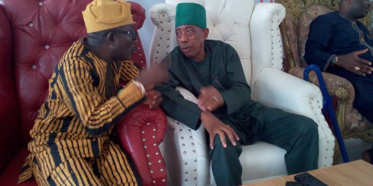 Ogun: Akinlesi Condoles With Alaperu Over Wife’s Demise