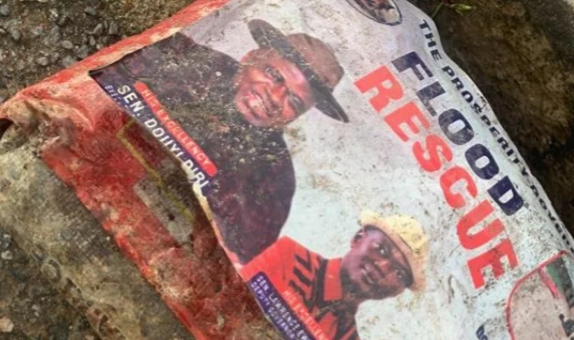 Residents loot Bayelsa warehouse, cart away ‘unhealthy foods’