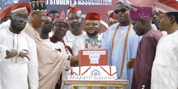 98 Set ApolloGrams Old Students Celebrates 25th Anniversary