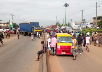Commuters Stranded As Residents Block Expressway In Edo