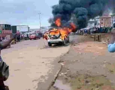 Angry mob beats man to stupor, sets his car ablaze for allegedly stealing manhood in Nasarawa (video)