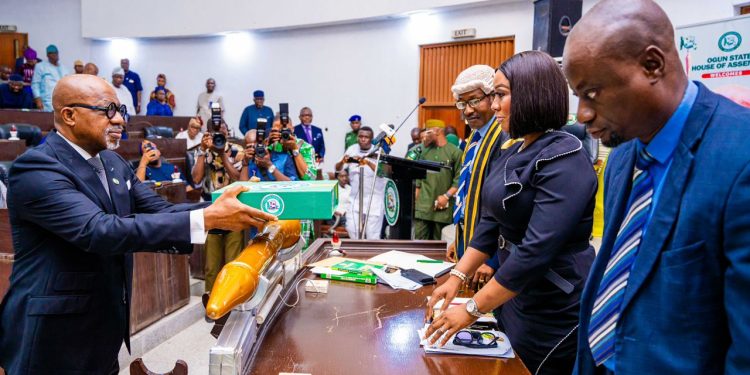 Gov. Abiodun Presents N703bn 2024 Budget Estimate To Ogun Lawmakers