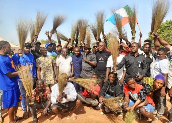 Mass Exodus hits APGA, PDP, LP as over 500 defect to APC in Ebonyi, Vow To End Opposition In Amaeke Community