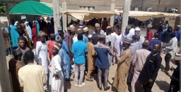 Shi’ites attend Christmas service in Zaria, present gifts to church