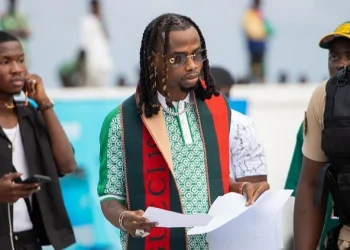 Yhemolee files N200m defamation suit against singer Lilfrosh