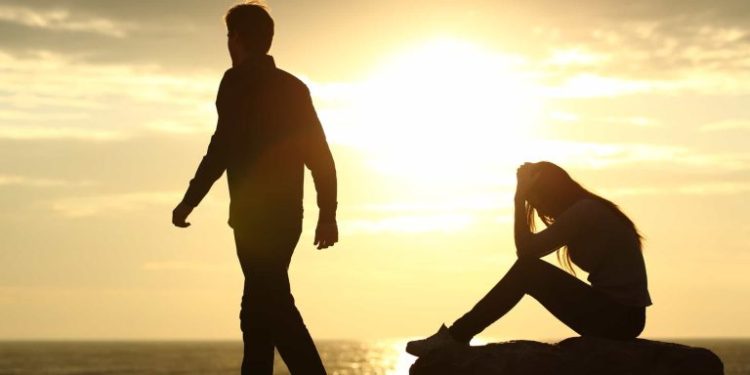 Man dumps girlfriend for visiting his house without calling him first