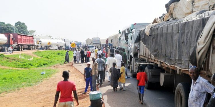 Hardship: Hoodlums loot truckload of spaghetti in Zaria