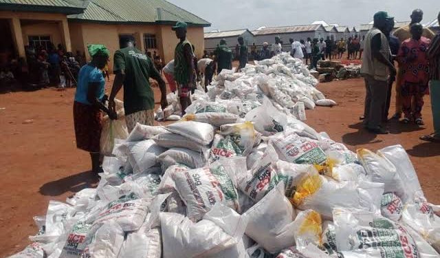 Benue govt distributes food and non-food items to IDPs