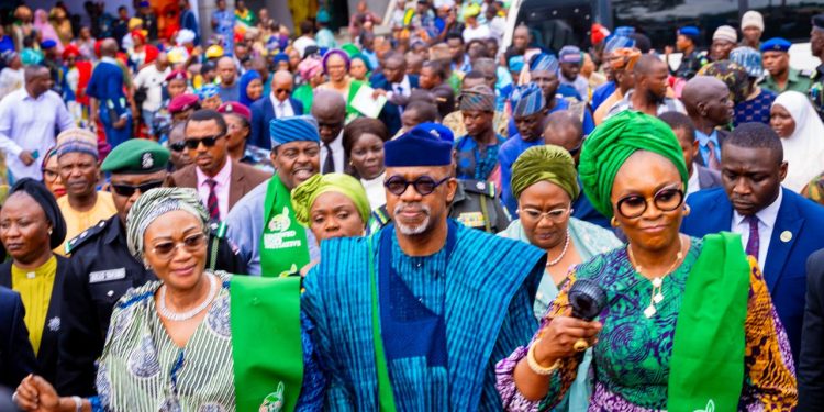 Tinubu’s wife supports 120 women farmers in South-West with N60m