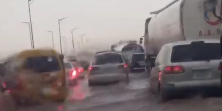 Gridlock As Flood Takes Over Long Bridge On Lagos-Ibadan Expressway