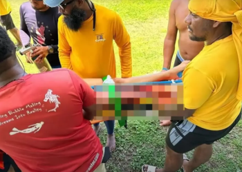 Girl 15, loses leg in shark attack during vacation