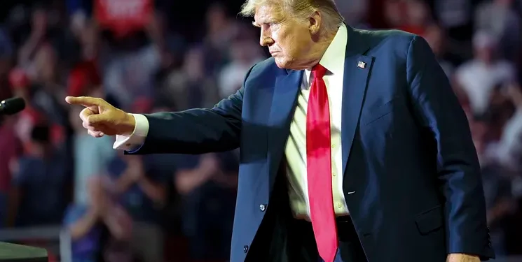 I’m better looking than Kamala Harris, says Trump