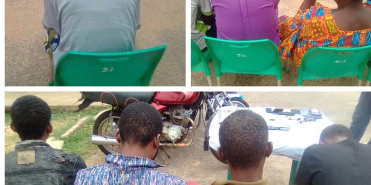 Oyo police arrest man for exhuming, beheading cousin’s body, parade 8 ritual k!llers