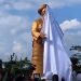 Reactions as Ooni of Ife unveils golden statue of First Lady Oluremi Tinubu