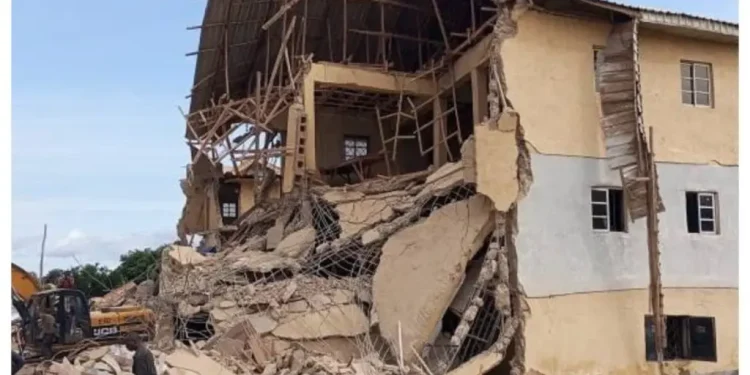 10 dead as building collapses in Oyo