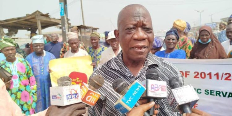 Osun retirees protest, demand N18,000 minimum wage implementation from state govt