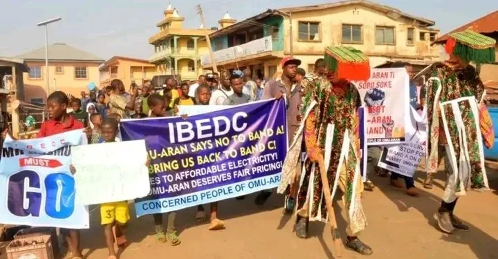 Masquerades lead protest in Kwara over ‘outrageous’ electricity charges