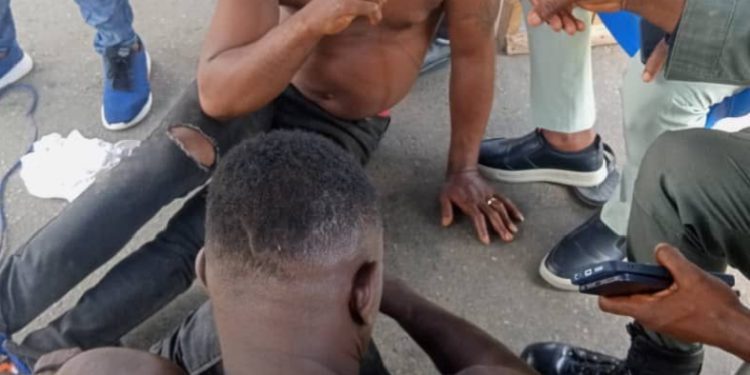 Bayelsa Vigilante Service Arrests Two Notorious Pickpockets, Recovers Stolen Phones