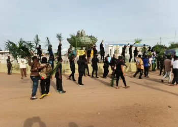 Yelewata Killings: Angry Youths Protest, Demand End To Killings In Benue as Police Fire Teargas to Disperse Protesters 