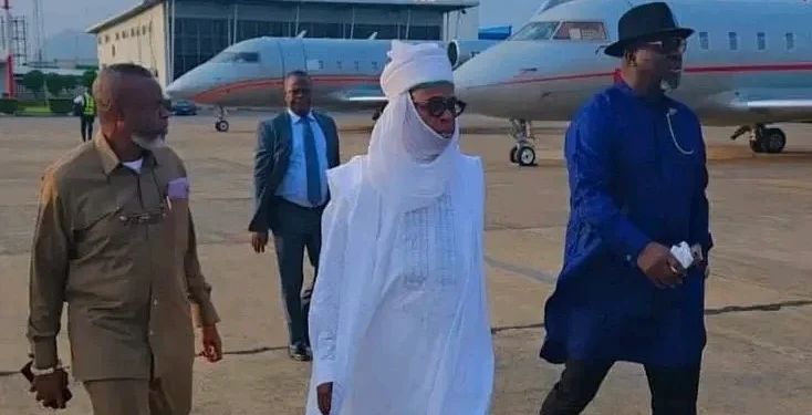 Amaechi wears turban to Buhari’s burial in Daura