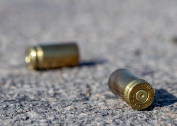 Two policemen shot de@d while transporting suspect from court