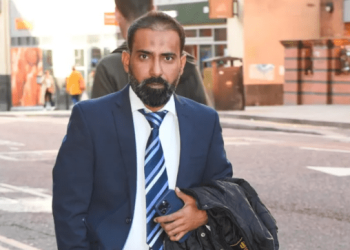 Doctor caught having sex during surgery allowed to keep practicing