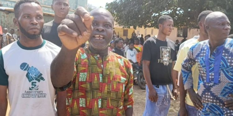 Youths Of Kwara Community Block Ilorin–Kabba Road After Bandit Attack