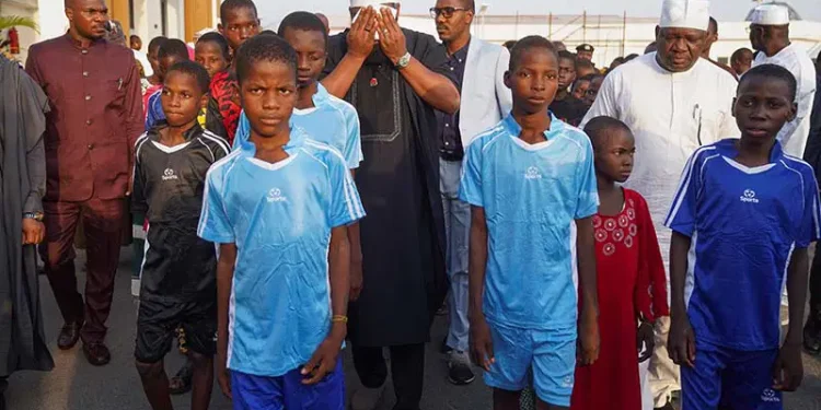 Abducted Niger Catholic school pupils, staff reunited with families – Official