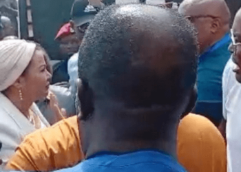 Gunshot as local contractors block finance ministry over unpaid debts