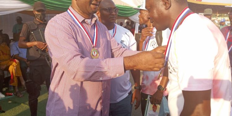 Sen. Nwebonyi offers Scholarship to 21 young Football prayers in Ebonyi