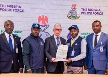 Police return ‘$23,000 recovered from romance scammer’ to Cayman Islands victim