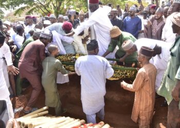 Photos: Tambuwal, Amaechi, Obi, dignitaries at El-Rufai’s mother’s burial
