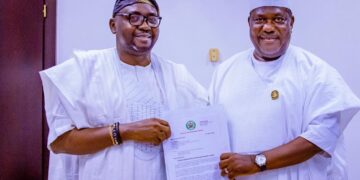 Adelabu, Akume pose with resignation letter after minister’s exit from Tinubu’s cabinet