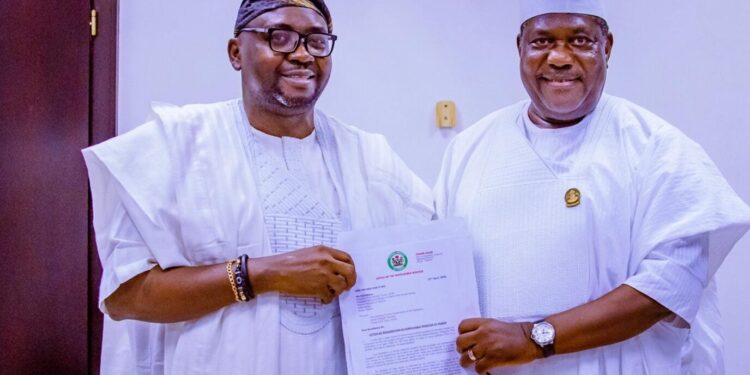 Adelabu, Akume pose with resignation letter after minister’s exit from Tinubu’s cabinet
