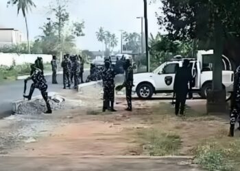 Drama In Ijebu-Ode: Police Lay Siege to Daniel’s Home