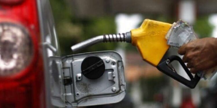 Nigerian filling stations increase petrol price after Dangote Refinery’s hike